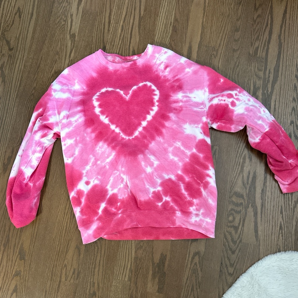 urban outfitters pink tie die heart sweatshirt hoodie crewneck size XS preppy
